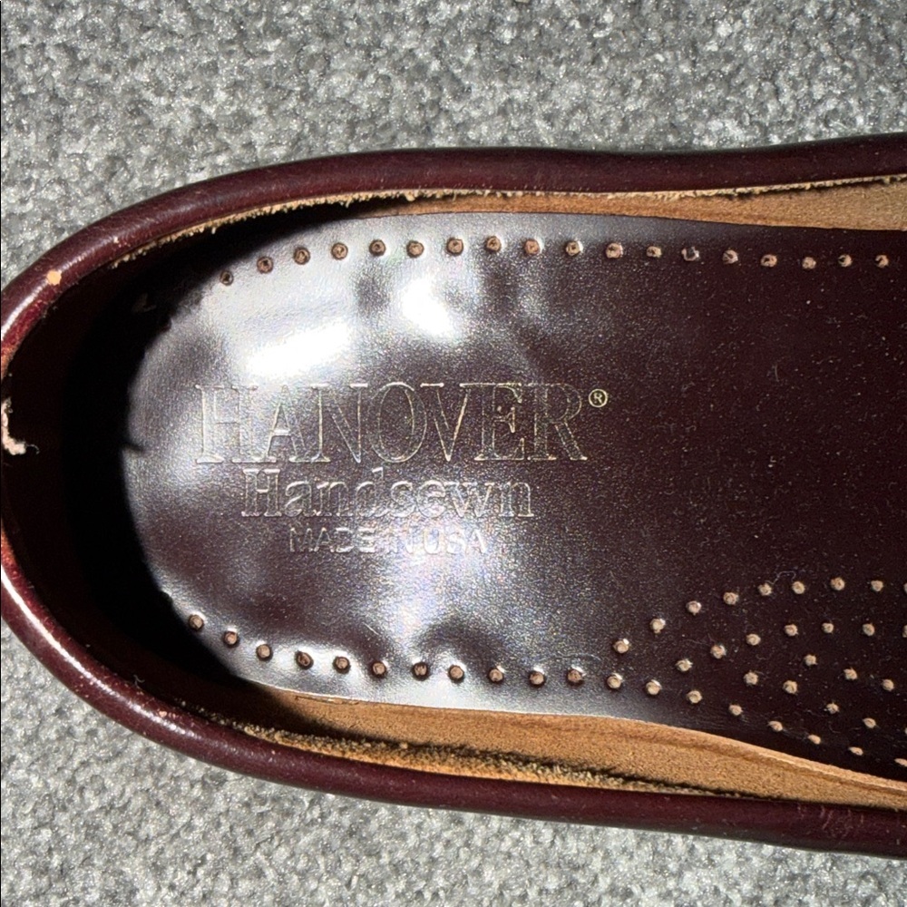 Elegant Burgundy Tassel Loafers for Men - Picture 2 of 4